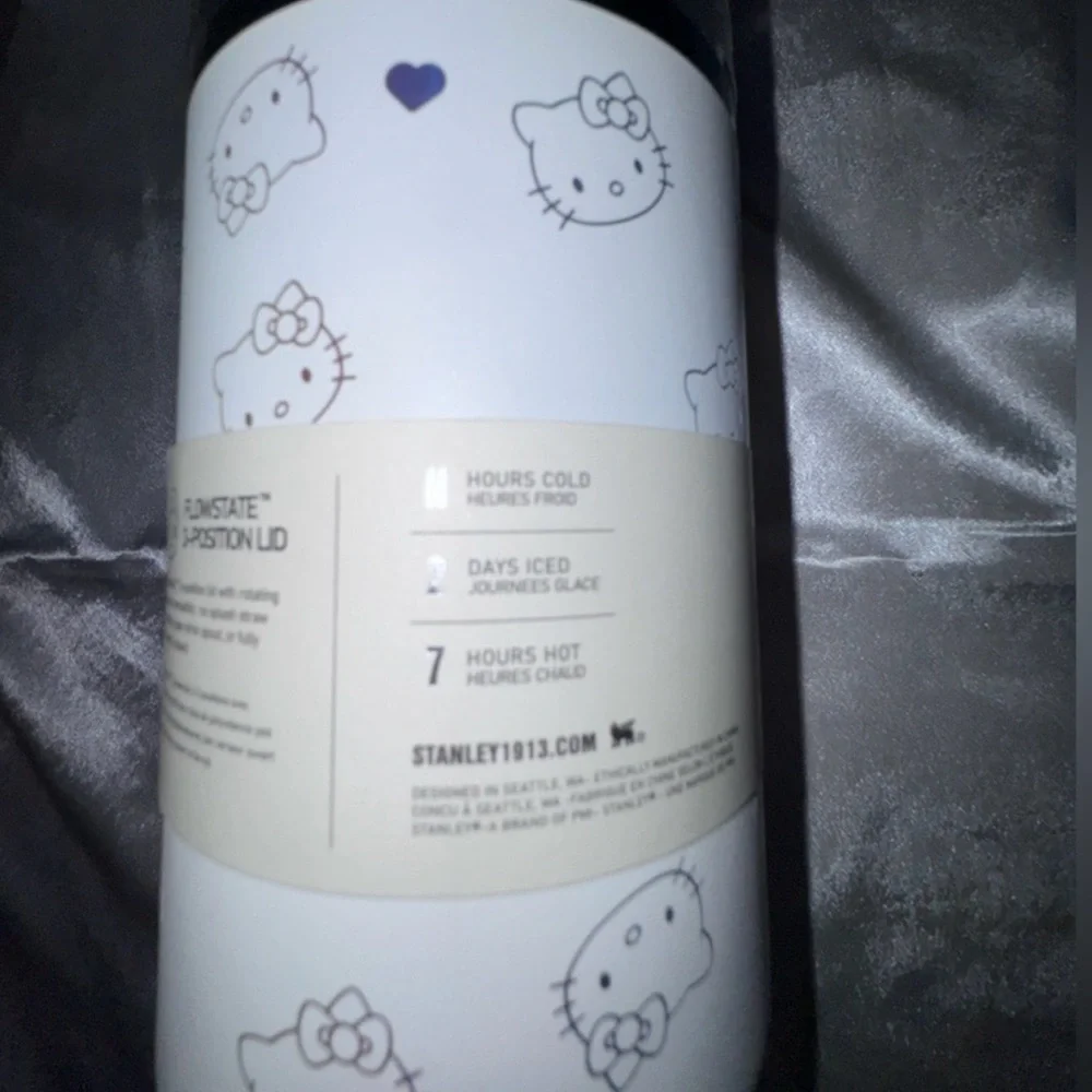 Stanley Quencher H2.0 Tumbler with Green Hello Kitty Design - Picture 5 of 16